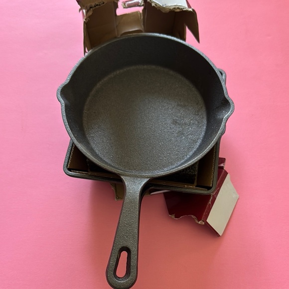 Sedona Cast Iron Skillet and Griddle Set - Picture 2 of 3